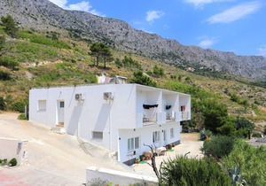 One bedroom apartment with balcony and sea view Lokva Rogoznica, Omiš (A-17645-c)