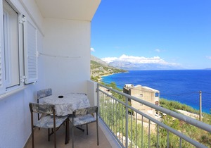 One bedroom apartment with balcony and sea view Lokva Rogoznica, Omiš (A-17645-c)