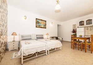 One-Bedroom Apartment - Arazzo Apartments