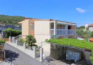 One bedroom apartment with terrace and sea view Arbanija, Čiovo (A-18797-b)