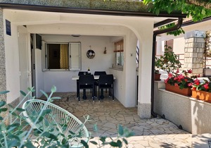 One bedroom apartment near beach Šilo, Krk (A-18740-a)