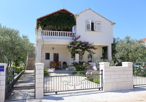 One bedroom apartment with terrace Mali Ston, Pelješac (A-10226-b)