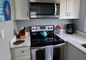 One bedroom getaway adjacent to Main Street and all the fun in downtown Dunedin!