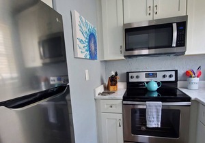 One bedroom getaway adjacent to Main Street and all the fun in downtown Dunedin!