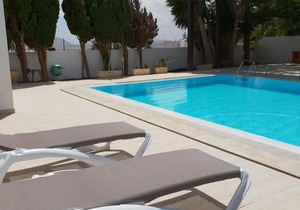 One bedroom house with private pool enclosed garden and wifi at Nazaret