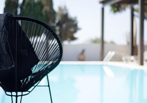 One bedroom house with private pool enclosed garden and wifi at Nazaret