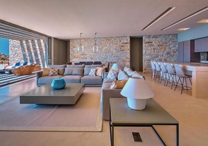 One Br Private Honeymoon Peaceful Mylo Villa With Living room Close to Mylopotas Beach