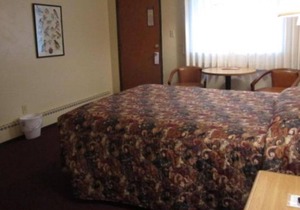 One Queen Bed and Private Bath at Aneth Lodge