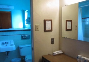 One Queen Bed and Private Bath at Aneth Lodge