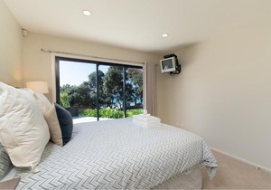 Oneroa Bay Views