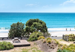 ONETANGI BEACH | Be My Guest