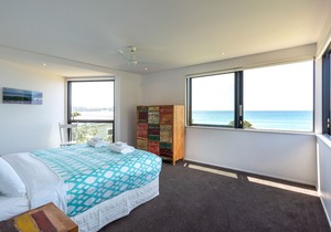 ONETANGI BEACH | Be My Guest