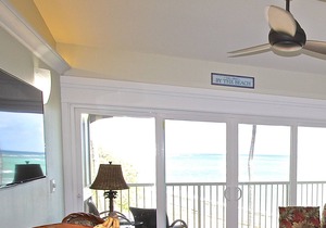 Only thing between you and the ocean is the Beach! Top Floor, unobstructed view
