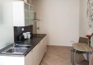 ONSITE Free Garage Parking, 10min Centre by Bus
