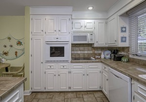 Open 3 bedroom Ranch! Great Central Location! Amenity Cards!