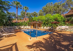 Open and Spacious Tropical Condo w/Private Washer/Dryer, Shared Pool, Free WiFi