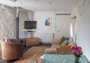 Open plan ground floor cottage located in the Llyn Peninsula, with many beaches close by.