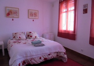 Original and comfortable ground floor appartment with Patio
