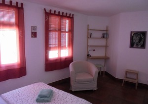 Original and comfortable ground floor appartment with Patio