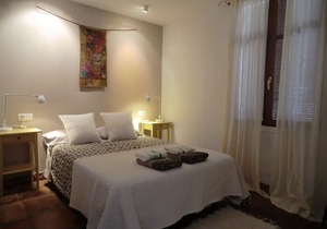 Original and comfortable ground floor appartment with Patio