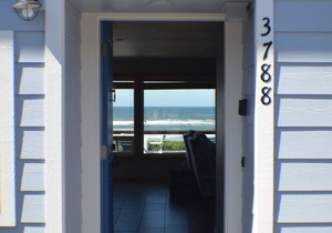 Our Beach House - Oceanfront in Waldport