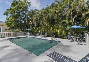 Outrigger Resort #8: 1 BR / 1 BA Condo on Longboat Key by RVA, Sleeps 2