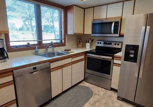 Outside heated pool, 2 miles to Lake Michigan, 2 bed 2 1/2 bath