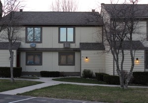 Outside heated pool, 2 miles to Lake Michigan, 2 bed 2 1/2 bath