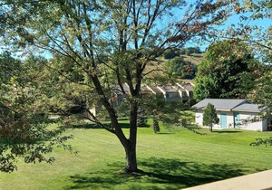 Outside heated pool, 2 miles to Lake Michigan, 2 bed 2 1/2 bath