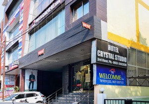 OYO 3511 Crystal Studio