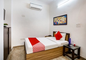 OYO 49750 Surya Inn