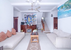 OYO 567 The White Villa