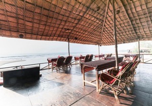 OYO 64372 Dolphin Beach Resort