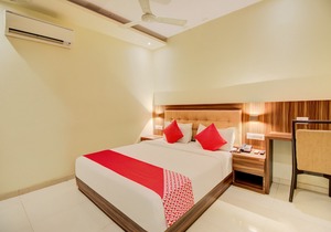 OYO 65661 Hotel Emerald Inn