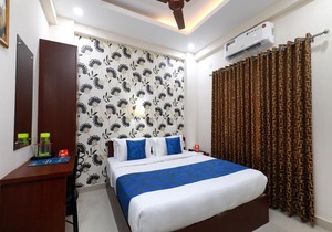 OYO 6728 Almas Residency