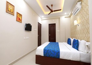 OYO 6728 Almas Residency
