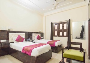 OYO 725 Hotel Wow Inn