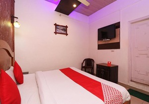 OYO 74297 Hotel Silver Palace