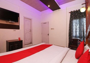 OYO 74297 Hotel Silver Palace