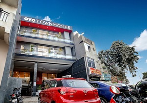 OYO Townhouse 067 Chattarpur
