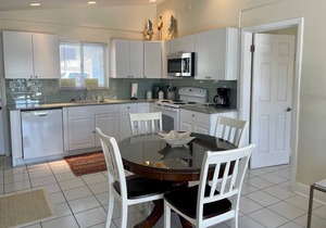 P37 - Charming 2 bedrooms duplex with Private Pool and Deep water dockage.