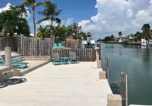 P37 - Charming 2 bedrooms duplex with Private Pool and Deep water dockage.