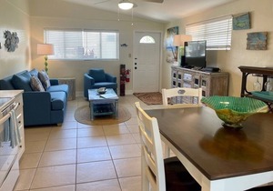 P38 - Charming 1 bedroom, waterfront duplex with private hot tub. Cabana Club.