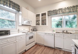 Pacem Place-Quaint home in Private Community of Litchfield By the Sea