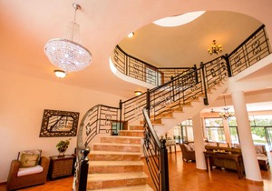 PALATIAL METRO COUNTRY CLUB VILLA