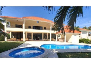 PALATIAL METRO COUNTRY CLUB VILLA