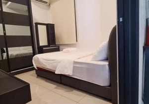Palazio Mount Austin Modern Stylish 3 bedrooms balcony pool view high floor by GDRAGON HomeStay