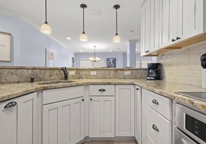 Palm Bay Club! RESORT STYLE LIVING ON SIESTA KEY! Beach to Bay!