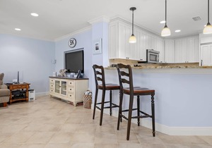 Palm Bay Club! RESORT STYLE LIVING ON SIESTA KEY! Beach to Bay!