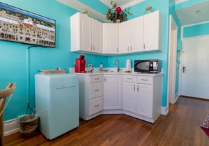 🏝Palm Beach Island Condo-Hotel King Bed Studio Walk to Beach🏖